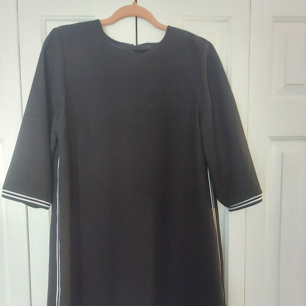 Banana Republic Size 14, Blk dress w/white stripes